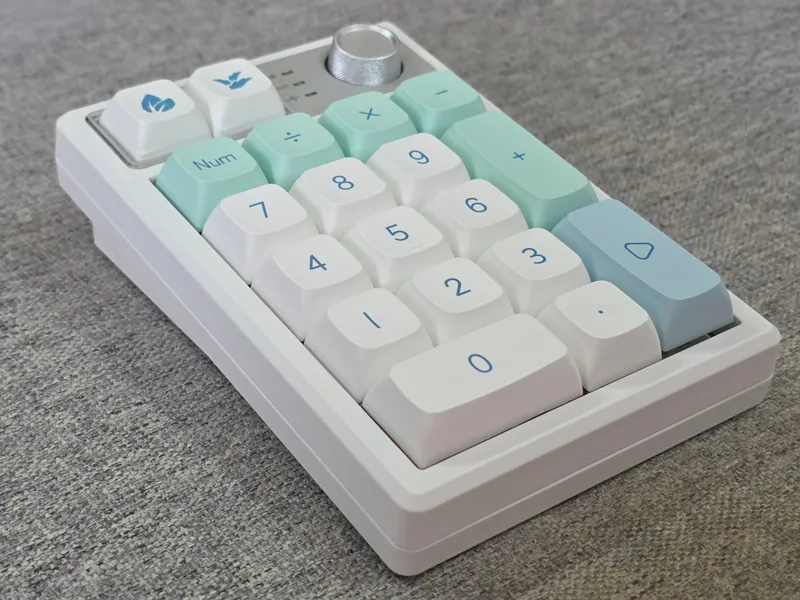 Yunzii YZ19 - angled view of the numpad